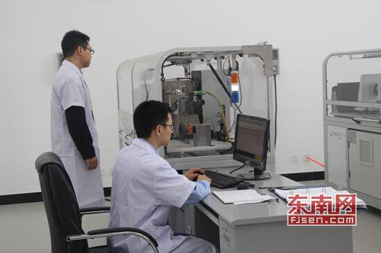 經(jīng)過(guò)系列精密檢測(cè)能讓企業(yè)知道具體問(wèn)題所在,同時(shí)也能進(jìn)一步了解減速器核心零件的性能。 經(jīng)過(guò)系列精密檢測(cè)能讓企業(yè)知道具體問(wèn)題所在,同時(shí)也能進(jìn)一步了解減速器核心零件的性能。