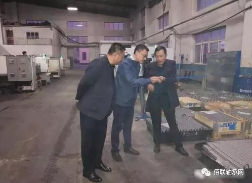 瓦房店市委常委、統(tǒng)戰(zhàn)部部長鄭軍考察軸承企業(yè) 瓦房店市委常委、統(tǒng)戰(zhàn)部部長鄭軍考察軸承企業(yè)
