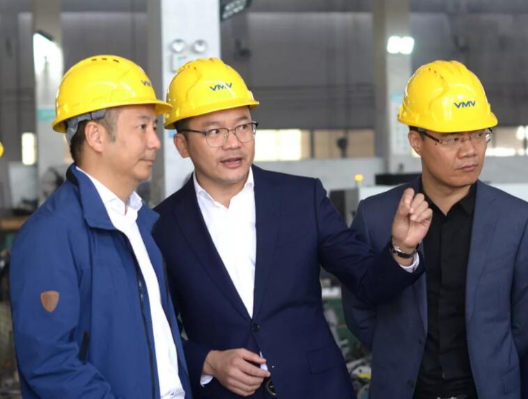 縣長林萬樂在紐頓調(diào)研時說:“紐頓要爭做波紋管閥門市場的“領(lǐng)軍、高成長、單打冠軍”企業(yè),爭當(dāng)行業(yè)龍頭企業(yè)” 縣長林萬樂在紐頓調(diào)研時說:“紐頓要爭做波紋管閥門市場的“領(lǐng)軍、高成長、單打冠軍”企業(yè),爭當(dāng)行業(yè)龍頭企業(yè)”