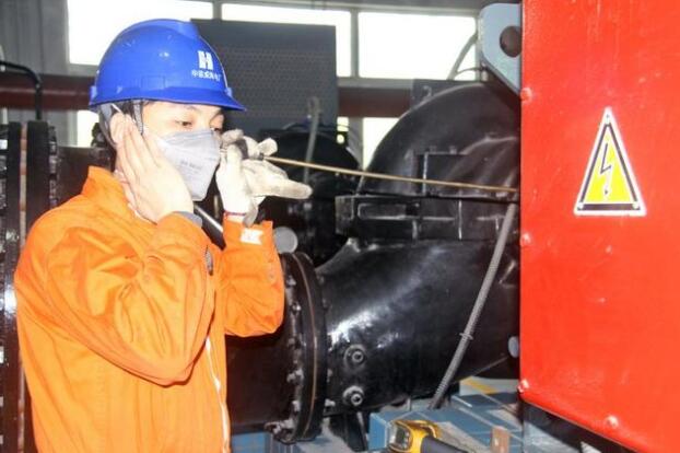 華能威海發(fā)電有限責(zé)任公司檢修部電機(jī)班:電廠的“心臟外科醫(yī)生” 華能威海發(fā)電有限責(zé)任公司檢修部電機(jī)班:電廠的“心臟外科醫(yī)生”