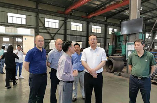 縣委書記方毅一行蒞臨春江閥門調(diào)研指導工作 縣委書記方毅一行蒞臨春江閥門調(diào)研指導工作