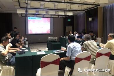 成都市模協(xié)第三屆第十次理事長(zhǎng)會(huì)暨監(jiān)事會(huì) 成都市模協(xié)第三屆第十次理事長(zhǎng)會(huì)暨監(jiān)事會(huì)