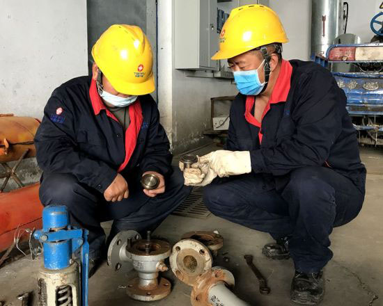 天富對(duì)水熱產(chǎn)業(yè)供熱公司對(duì)全市300座換熱站安全閥進(jìn)行送檢保養(yǎng)工作 天富對(duì)水熱產(chǎn)業(yè)供熱公司對(duì)全市300座換熱站安全閥進(jìn)行送檢保養(yǎng)工作