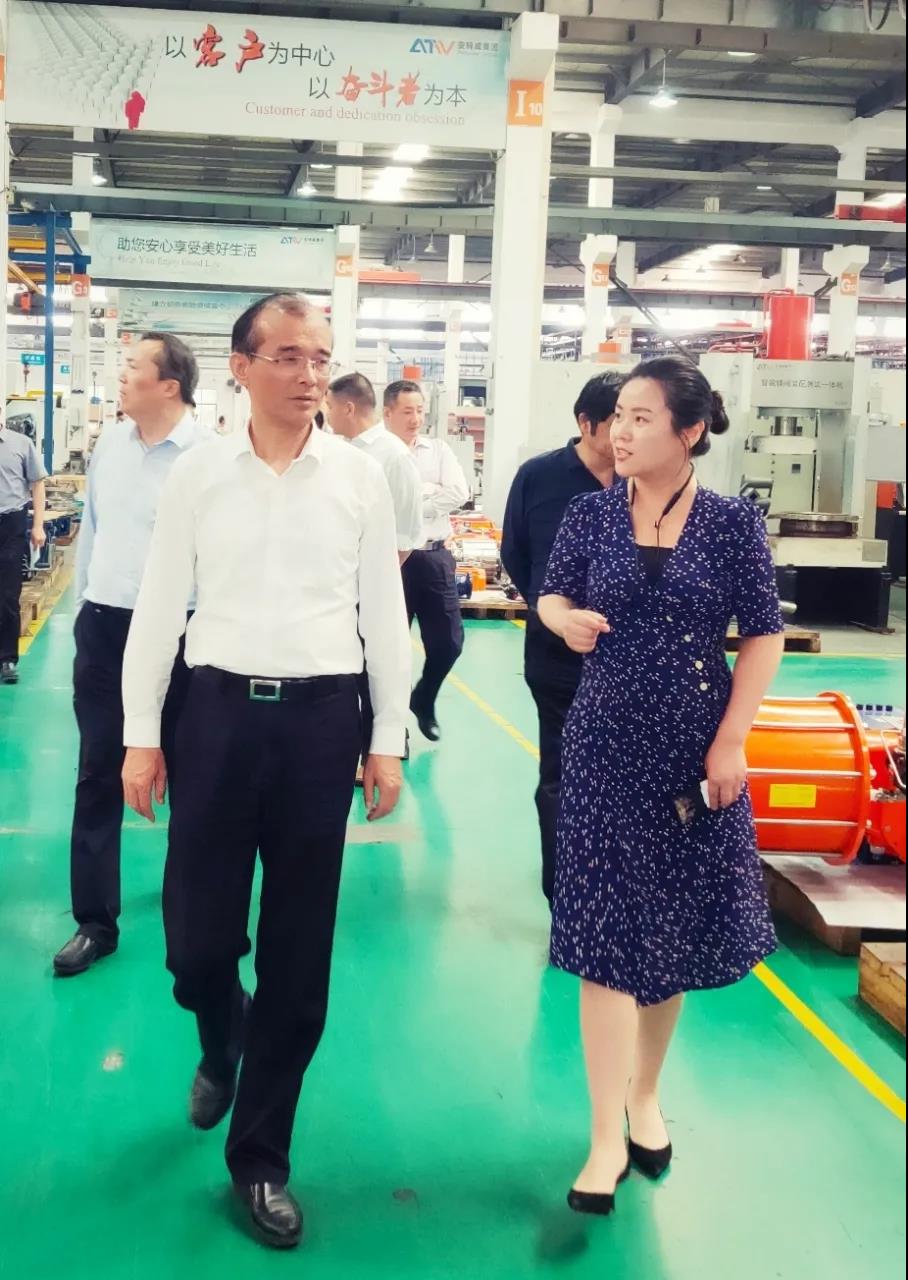 蘇州市政協(xié)領導蒞臨安特威閥門參觀調研 蘇州市政協(xié)領導蒞臨安特威閥門參觀調研