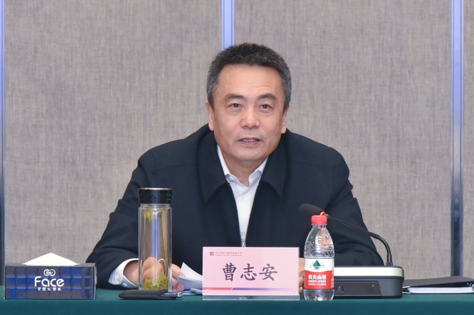 哈電集團(tuán)董事長、黨委書記曹志安主持會議并作總結(jié)講話 哈電集團(tuán)董事長、黨委書記曹志安主持會議并作總結(jié)講話