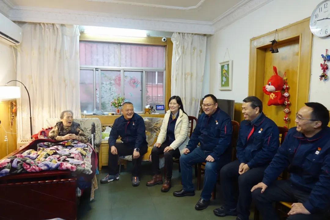 軸研所領(lǐng)導(dǎo)班子走訪慰問(wèn)離退休老干部、老黨員 軸研所領(lǐng)導(dǎo)班子走訪慰問(wèn)離退休老干部、老黨員