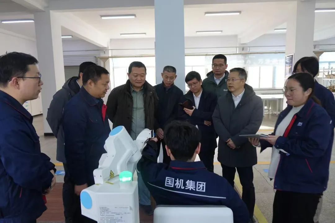 中國(guó)海航黨委書記、董事長(zhǎng)、總經(jīng)理余小元一行蒞臨軸研所開(kāi)展業(yè)務(wù)交流 中國(guó)海航黨委書記、董事長(zhǎng)、總經(jīng)理余小元一行蒞臨軸研所開(kāi)展業(yè)務(wù)交流