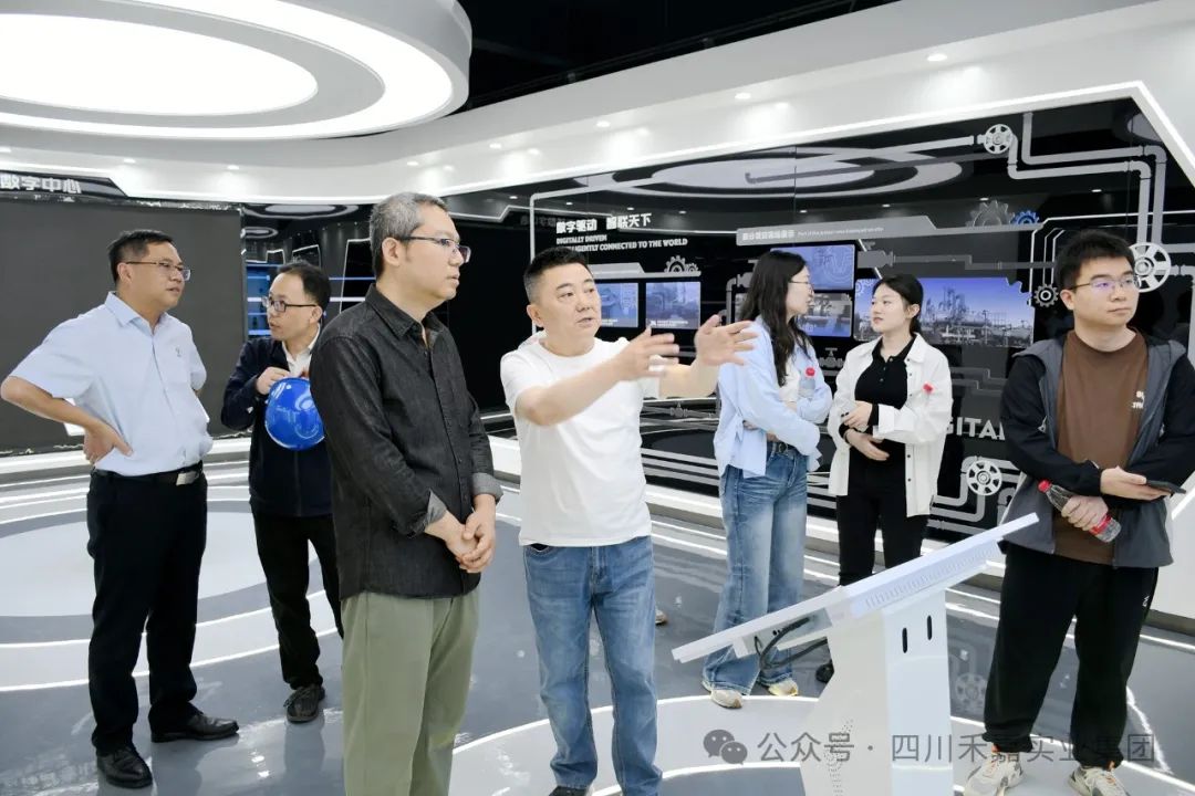 樊總向楊陽(yáng)教授介紹數(shù)字中心 樊總向楊陽(yáng)教授介紹數(shù)字中心