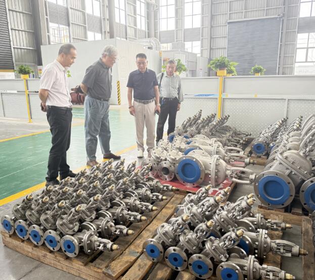 安徽省機械行業(yè)聯(lián)合會會長一行蒞臨安徽大眾閥門集團(tuán)智能產(chǎn)業(yè)園參觀指導(dǎo) 安徽省機械行業(yè)聯(lián)合會會長一行蒞臨安徽大眾閥門集團(tuán)智能產(chǎn)業(yè)園參觀指導(dǎo)