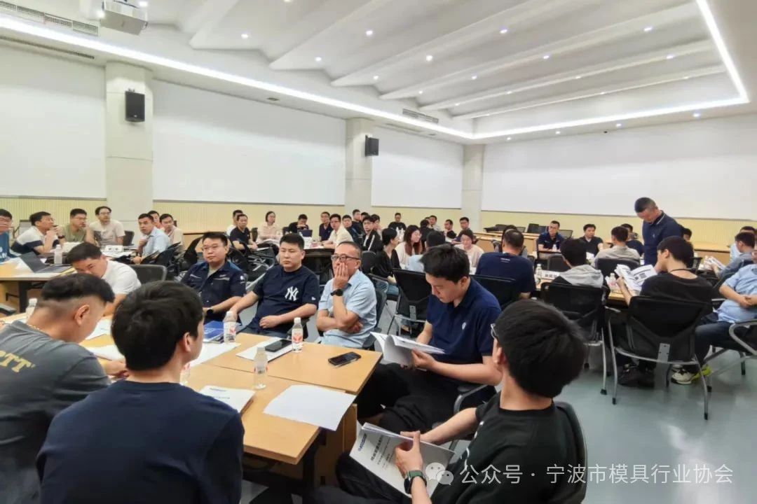 海天精工開展精益化生產專項培訓,助力企業(yè)高效發(fā)展 海天精工開展精益化生產專項培訓,助力企業(yè)高效發(fā)展